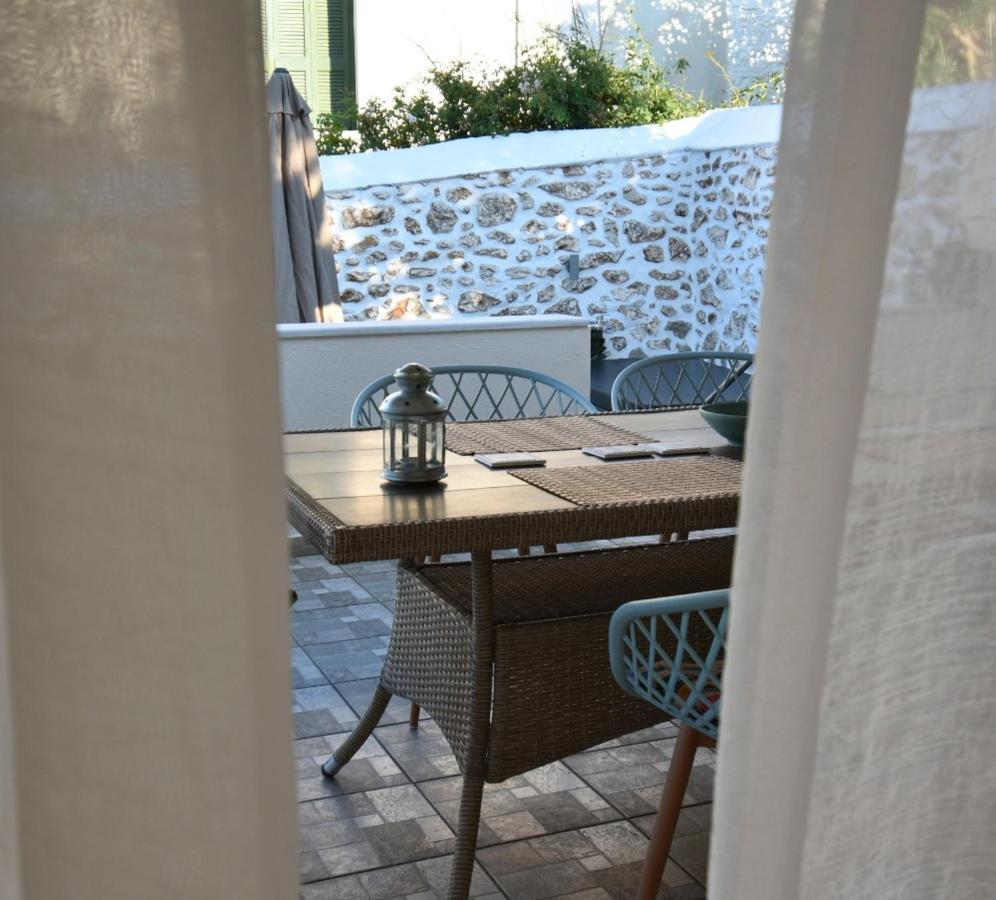 La Belle Helene Guest House Spetses Town Exterior photo